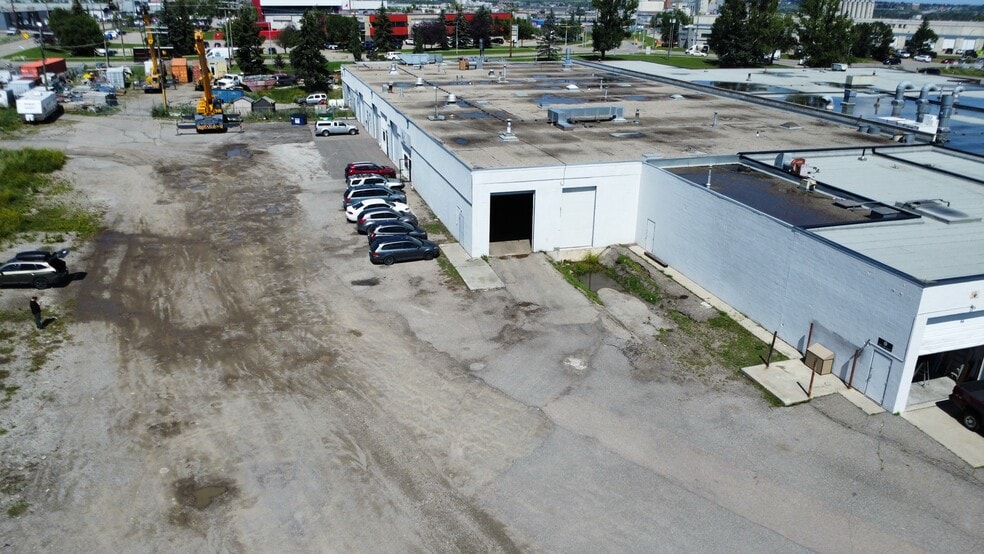1201 42nd Ave SE, Calgary, AB for lease - Building Photo - Image 2 of 4