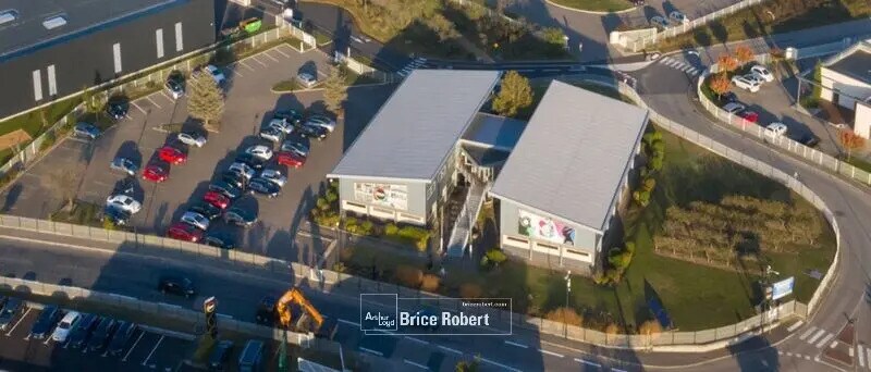 Office in Vourles for lease - Building Photo - Image 2 of 4