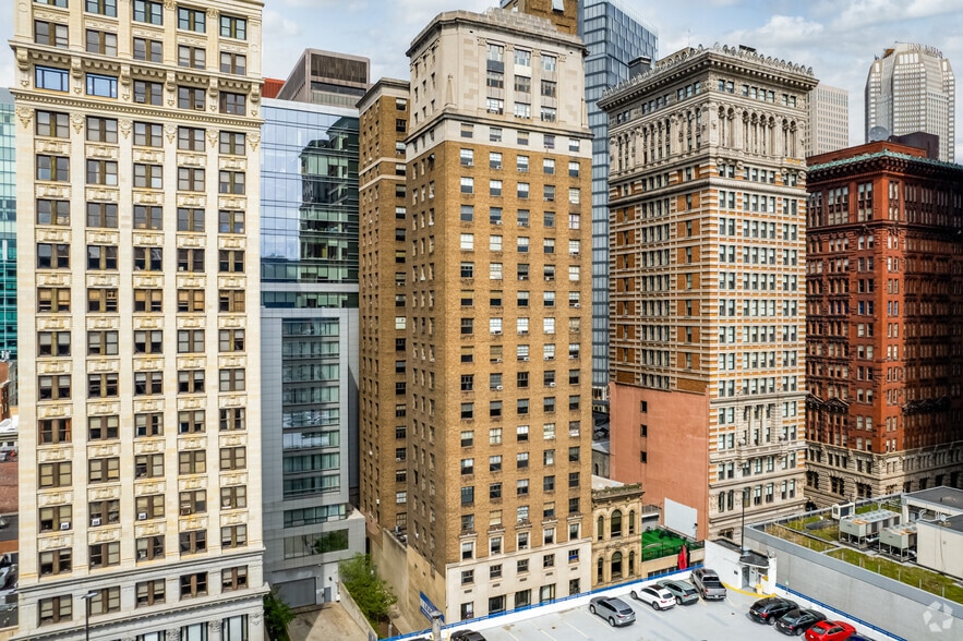 235-239 4th Ave, Pittsburgh, PA for lease - Building Photo - Image 1 of 8