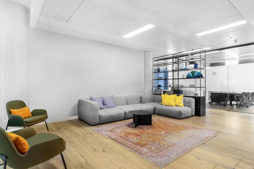 80 Wood Ln, London for lease - Interior Photo - Image 2 of 10