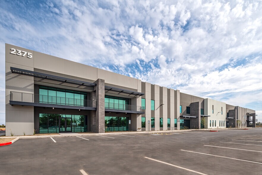 2375 S Arizona Ave, Chandler, AZ à louer - Photo du bâtiment - Image 2 de 22