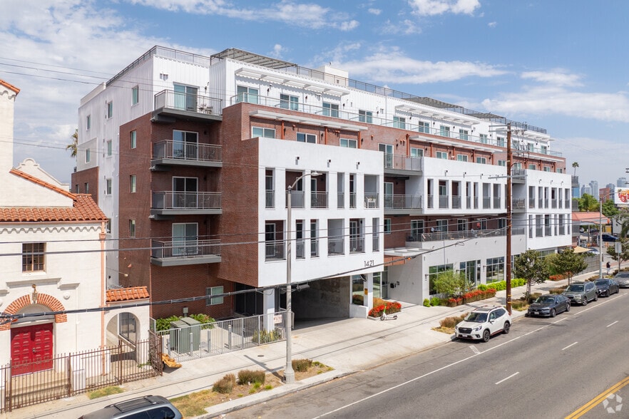1421-1439 W Adams Blvd, Los Angeles, CA for lease - Primary Photo - Image 1 of 5