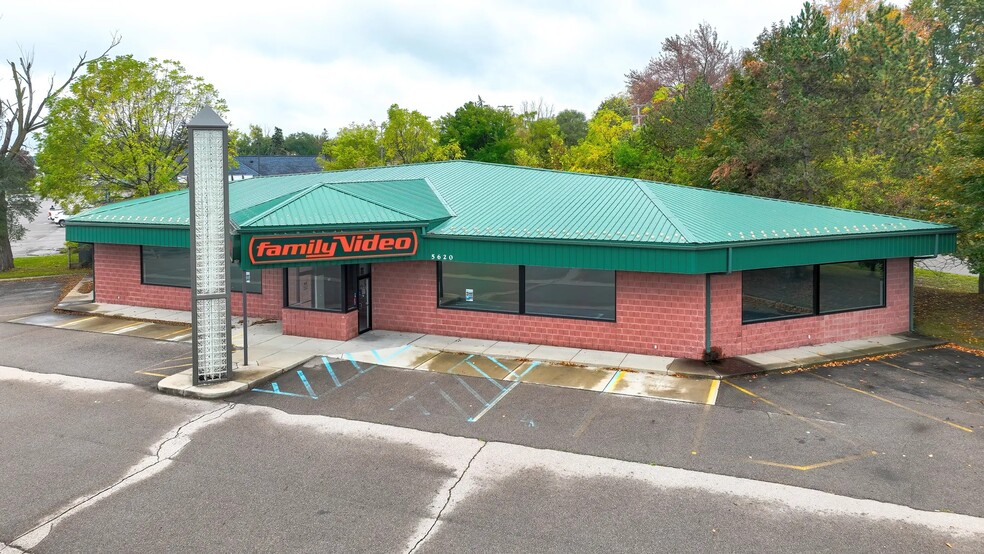 3822 Fenton Rd, Flint, MI à louer - Photo du bâtiment - Image 2 de 5