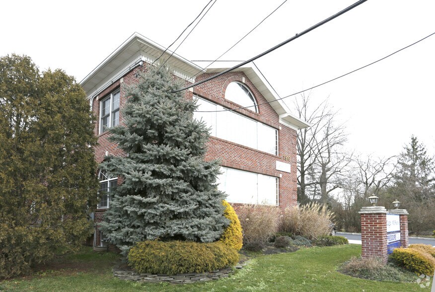 1910 Oak Tree Rd, Edison, NJ à louer - Photo du bâtiment - Image 3 de 13
