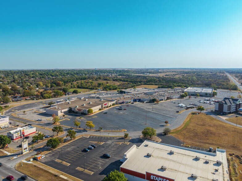 2350 SE Washington Blvd, Bartlesville, OK à louer - Photo du bâtiment - Image 1 de 3