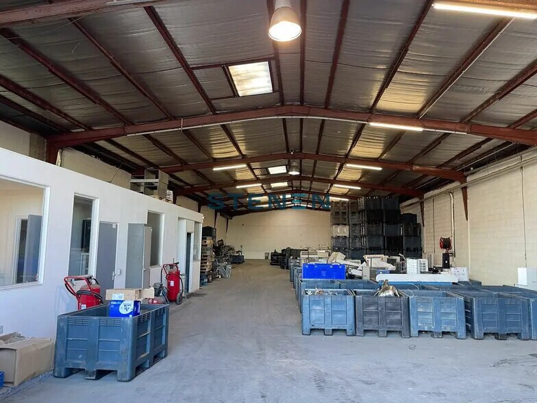 Flex in Vitrolles for lease - Interior Photo - Image 3 of 7