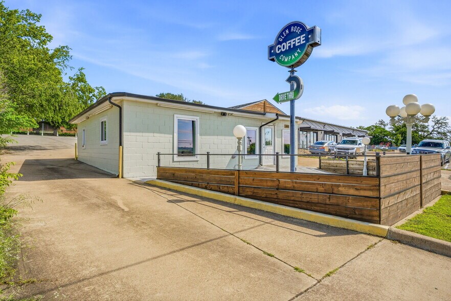 608 SW Big Bend Trl, Glen Rose, TX à vendre - Photo du bâtiment - Image 3 de 63