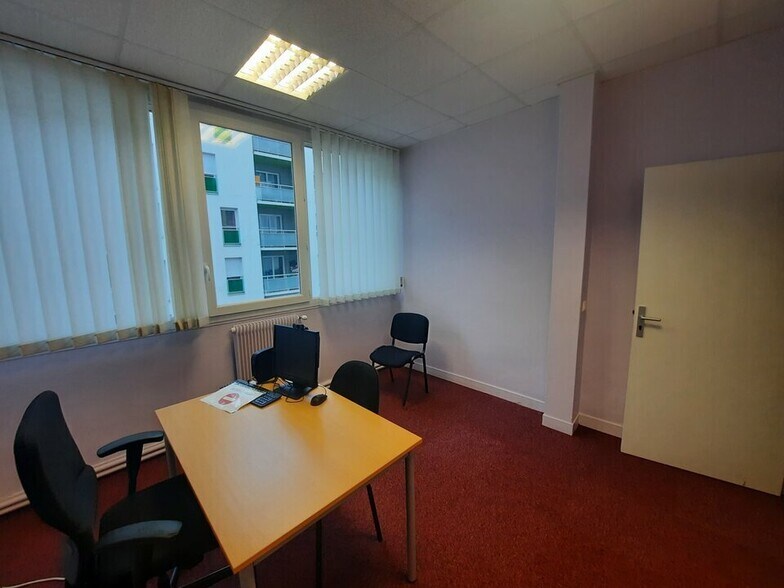 Office in Rouen for lease - Interior Photo - Image 3 of 10