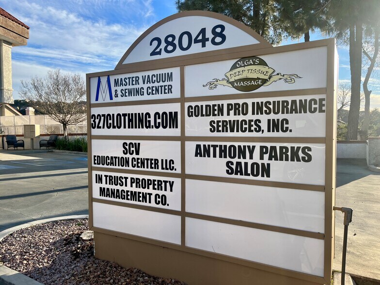 28048 Bouquet Canyon Rd, Santa Clarita, CA à louer - Photo du bâtiment - Image 3 de 6