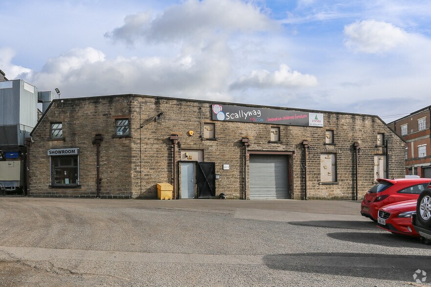 Huddersfield Rd, Mirfield à vendre - Photo du bâtiment - Image 2 de 2