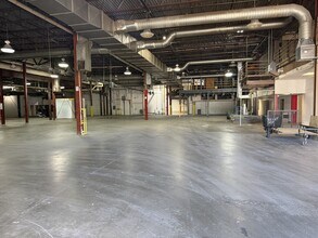 2460 Kerper Blvd, Dubuque, IA for lease Interior Photo- Image 2 of 4