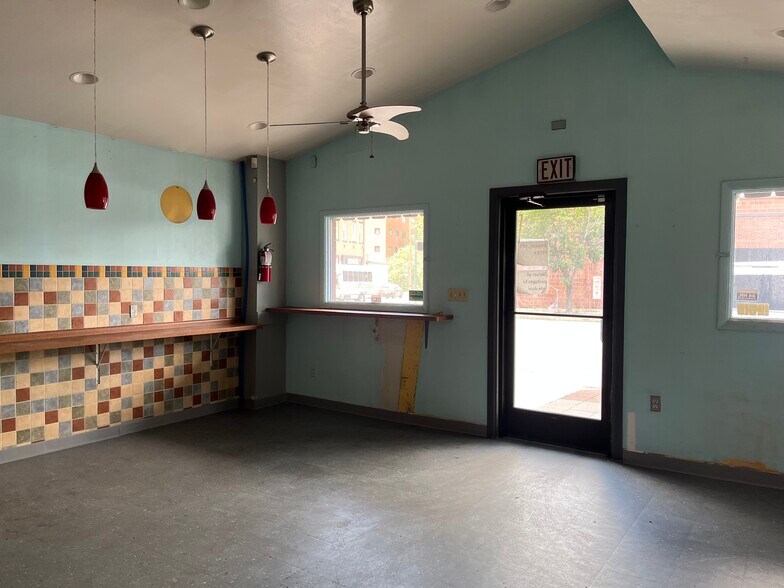 510 E 8th Ave, Homestead, PA à vendre - Photo du bâtiment - Image 2 de 16