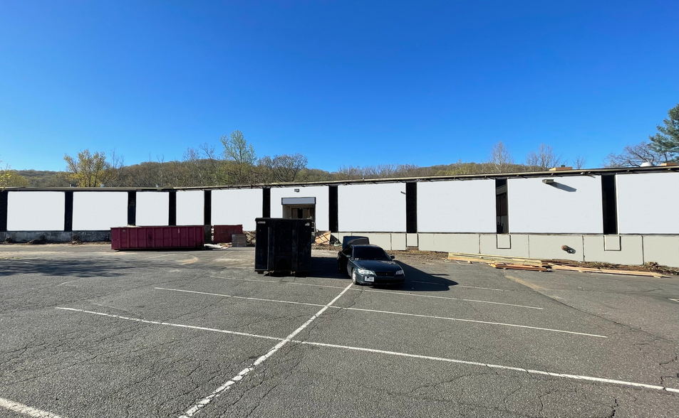 1247 New Haven Rd, Naugatuck, CT for sale - Building Photo - Image 1 of 1