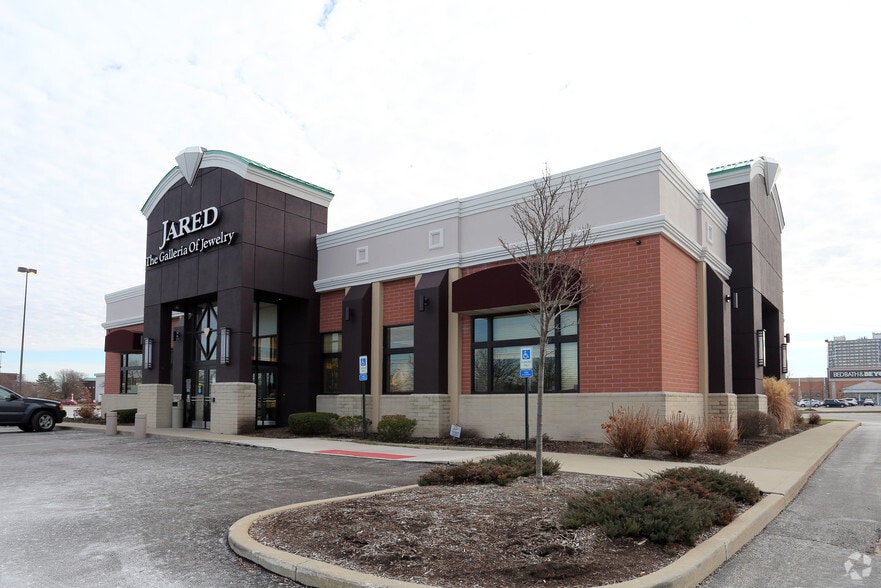 25851 Brookpark Rd, North Olmsted, OH à vendre - Photo principale - Image 2 de 3