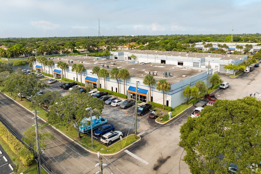 6601 Lyons Rd, Coconut Creek, FL for lease - Building Photo - Image 3 of 6