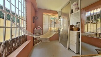 Plus de détails pour Multi-résidentiel à vendre