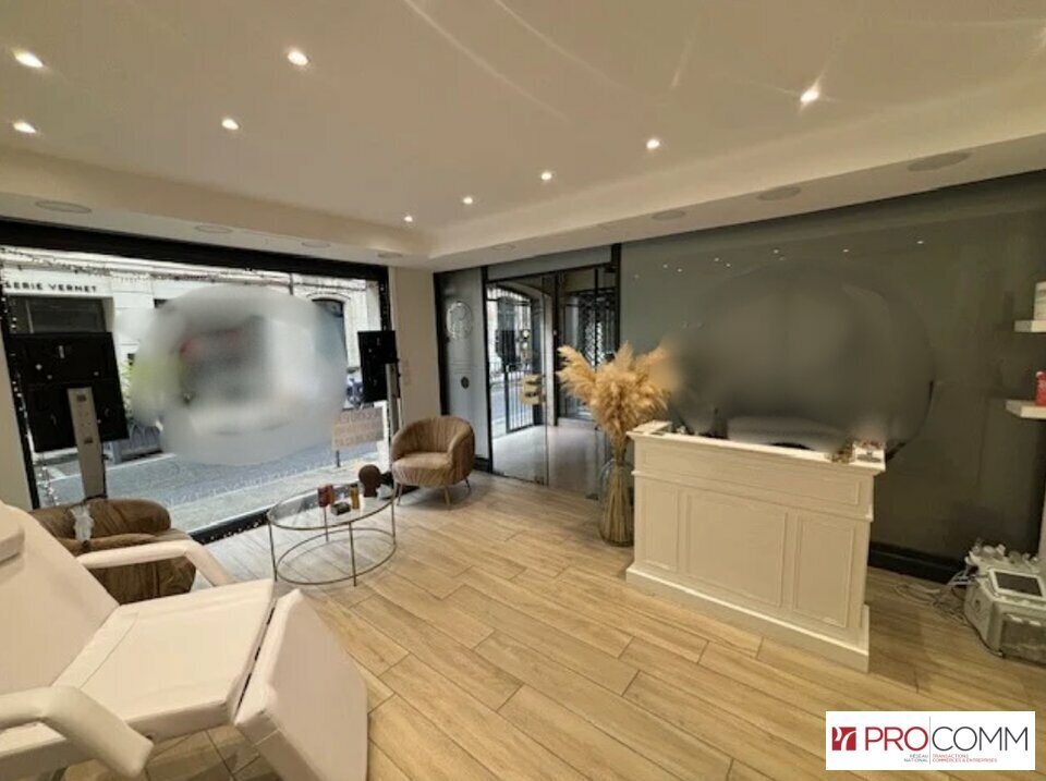 Retail in Avignon for lease Interior Photo- Image 1 of 4