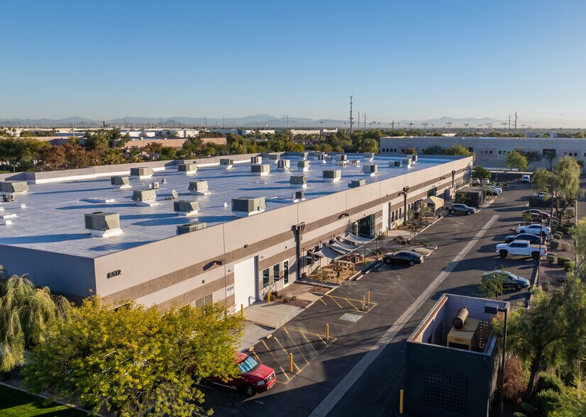 8312 S Hardy Dr, Tempe, AZ à louer - Photo du bâtiment - Image 3 de 15