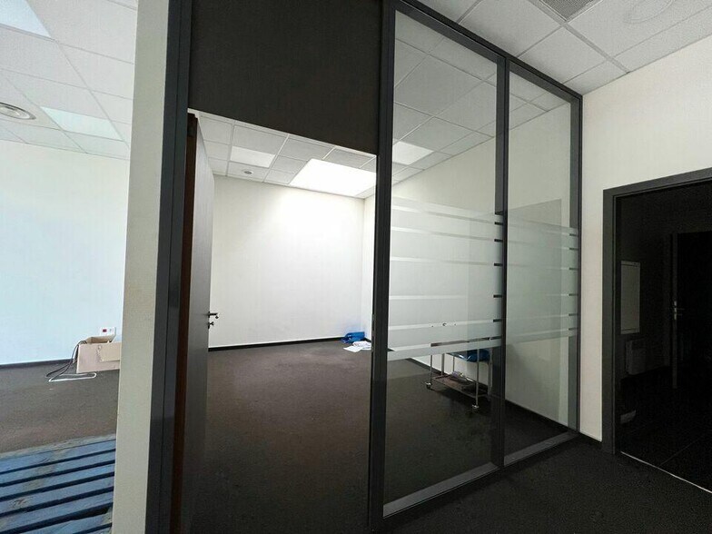Office in Strasbourg for lease - Building Photo - Image 3 of 10