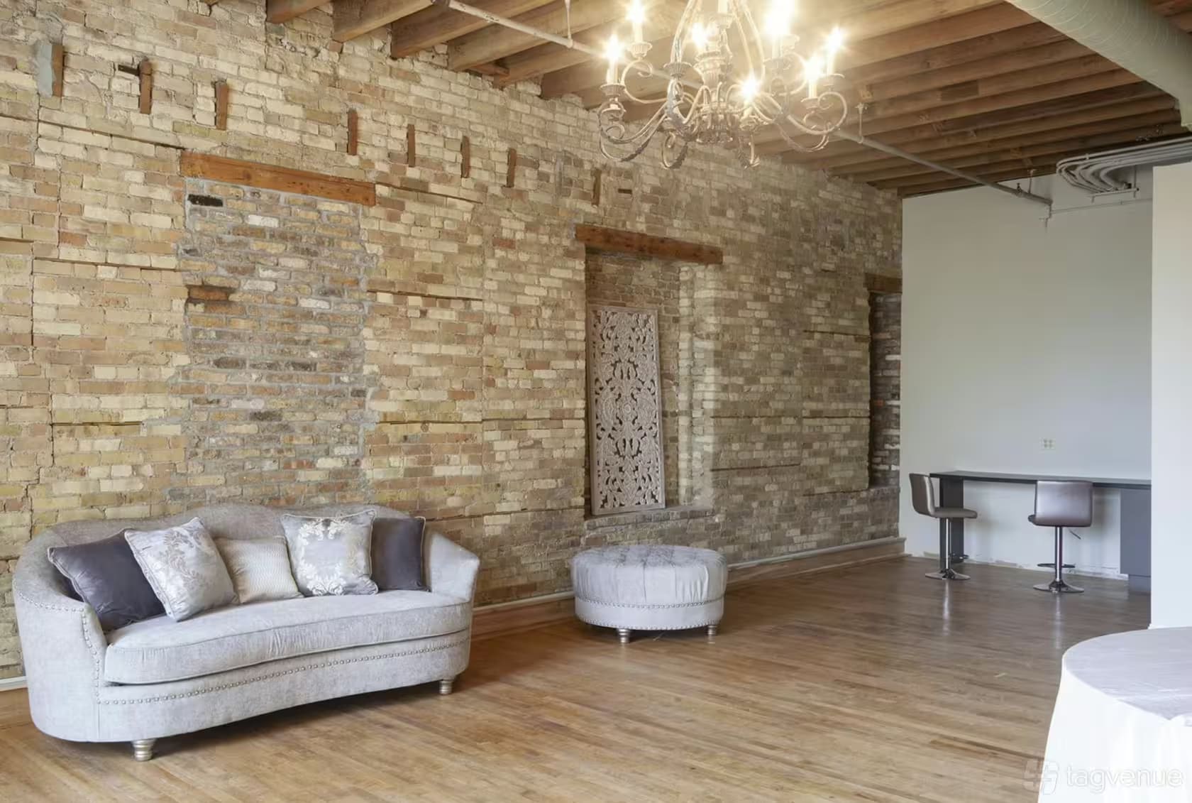 168 E Highland Ave, Elgin, IL for lease Interior Photo- Image 1 of 7
