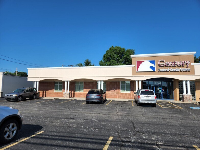 754 Richmond Rd, Richmond Hts, OH à vendre - Photo du bâtiment - Image 2 de 2