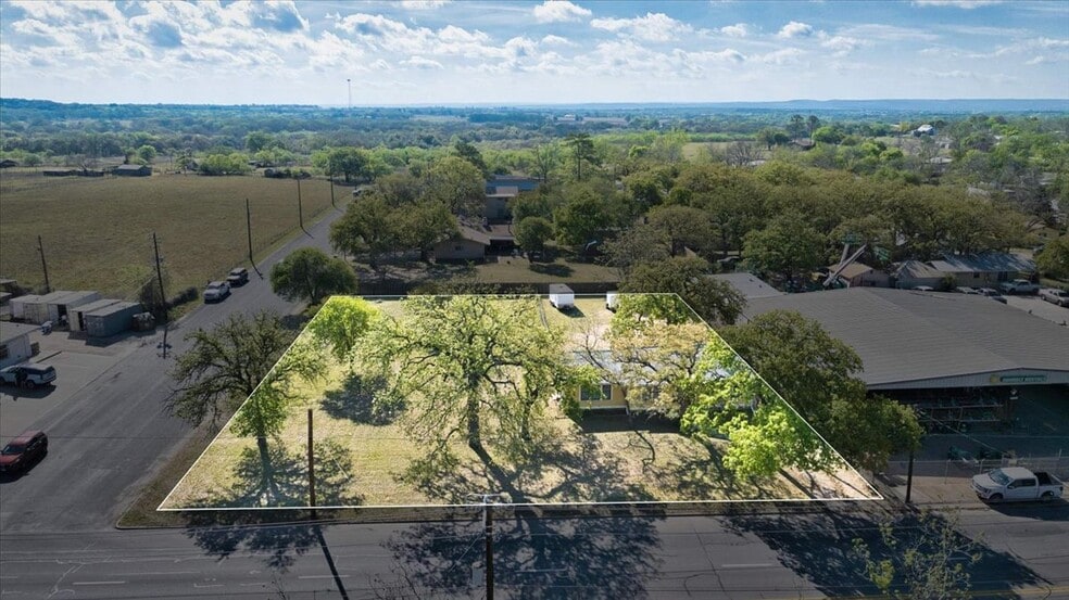 1007 N Llano St, Fredericksburg, TX à vendre - Photo du bâtiment - Image 3 de 14