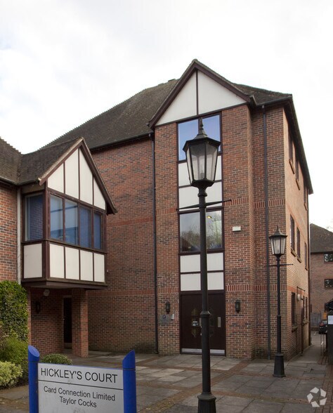 South St, Farnham à vendre - Photo du bâtiment - Image 2 de 2