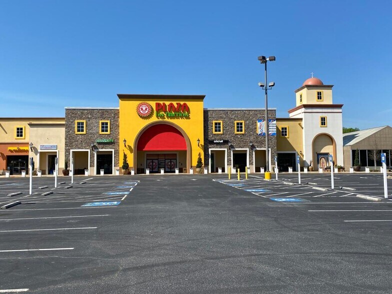 733 Pleasant Hill Rd NW, Lilburn, GA à louer - Photo du bâtiment - Image 2 de 5