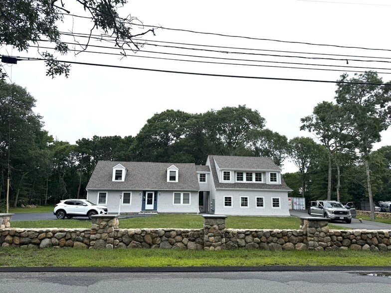 4 Edgerton Dr, North Falmouth, MA à vendre - Photo du bâtiment - Image 2 de 24
