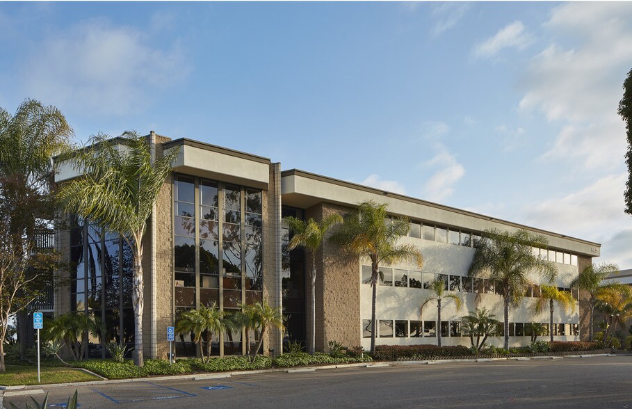 8825 Aero Dr, San Diego, CA à louer - Photo du bâtiment - Image 2 de 5