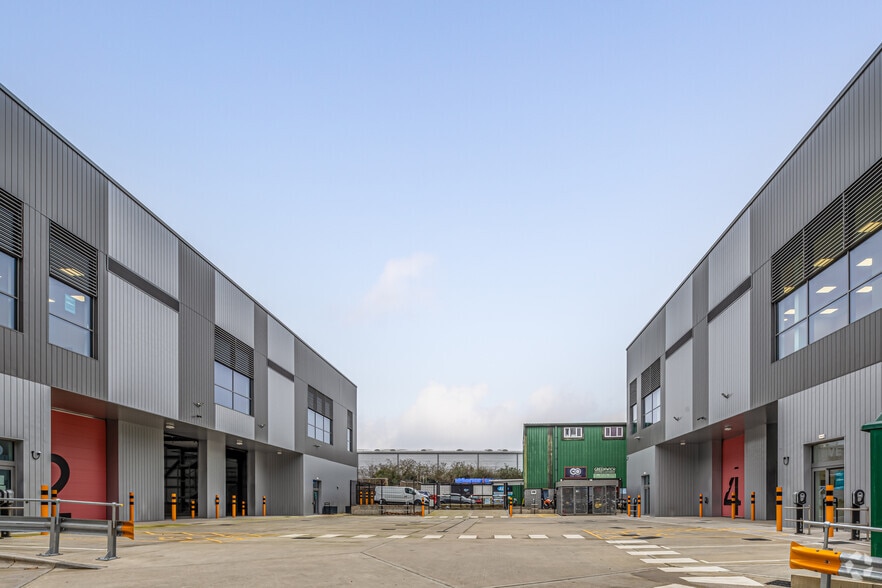 Peterboat Close, London for lease - Building Photo - Image 1 of 22