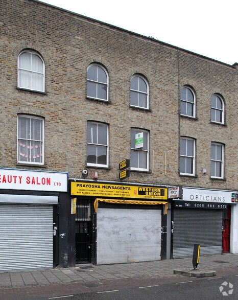 206 Well St, Londres à louer - Photo principale - Image 1 de 3