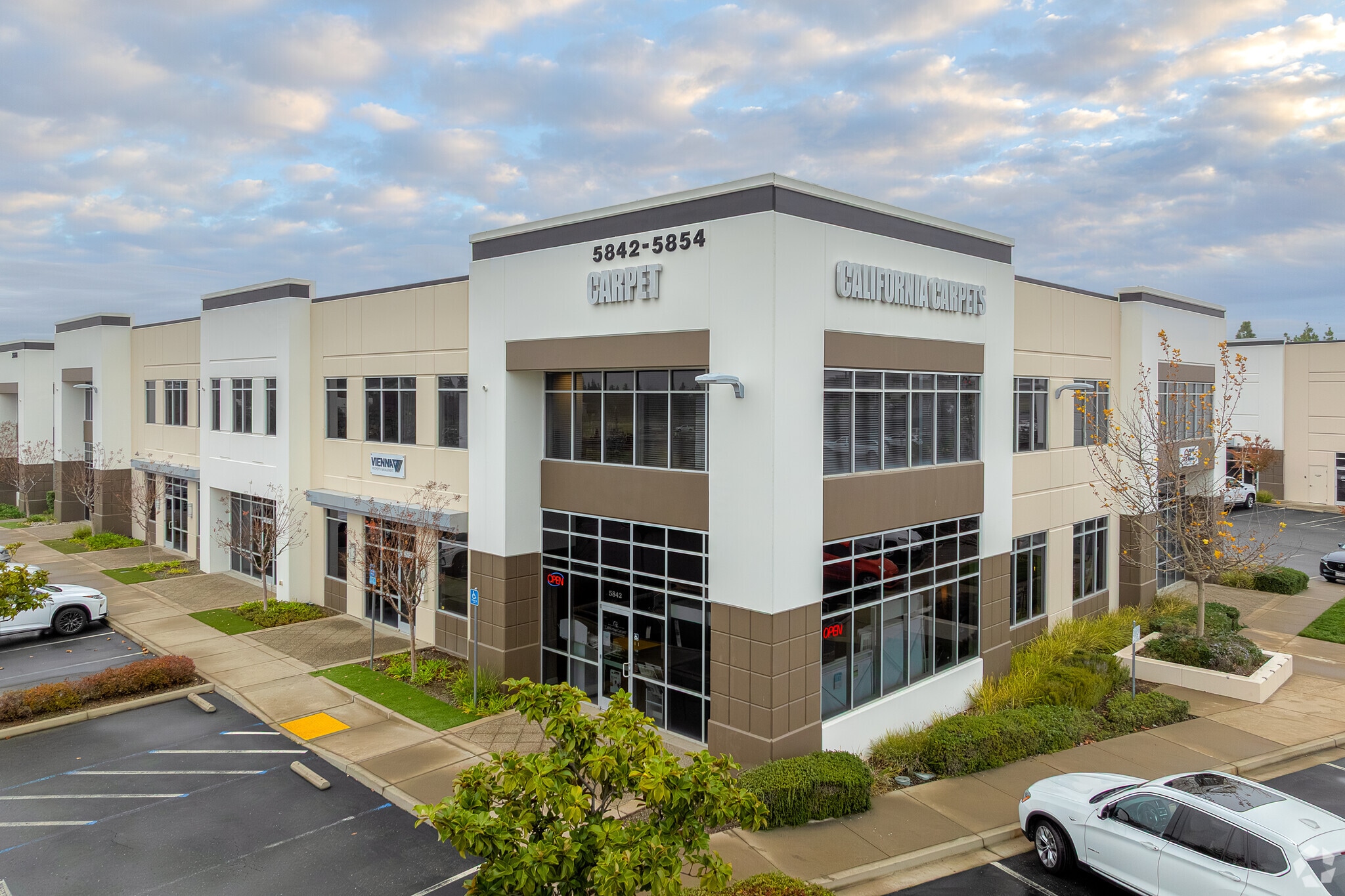 5842-5854 Lonetree Blvd, Rocklin, CA à louer Photo principale- Image 1 de 4