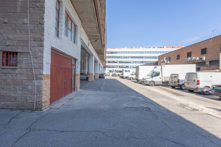 Calle de Albasanz, 14 B, Madrid, Madrid à louer - Photo du bâtiment - Image 3 de 5