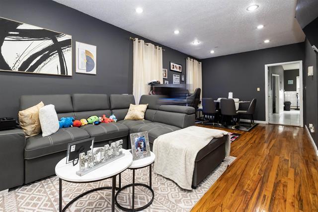 48 W 55th St, Bayonne, NJ à vendre - Photo intérieure - Image 2 de 39