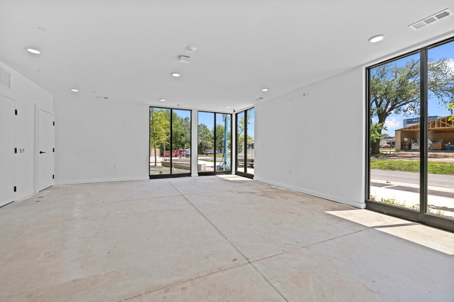 337 SE 3rd St, Bentonville, AR for lease - Interior Photo - Image 3 of 13