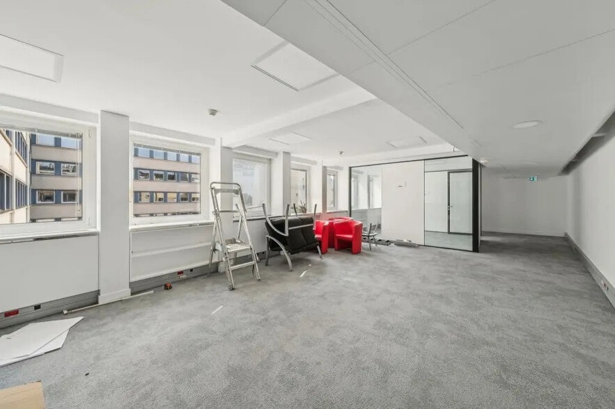 137-139 Rue De L'Universite, Paris à louer - Photo du bâtiment - Image 3 de 12