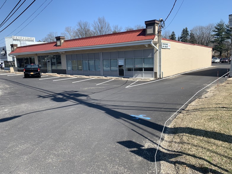 560 Walt Whitman Rd, Melville, NY for sale - Building Photo - Image 1 of 1