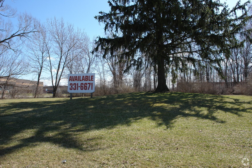 31441 Lorain Rd, North Olmsted, OH à vendre - Photo principale - Image 1 de 1