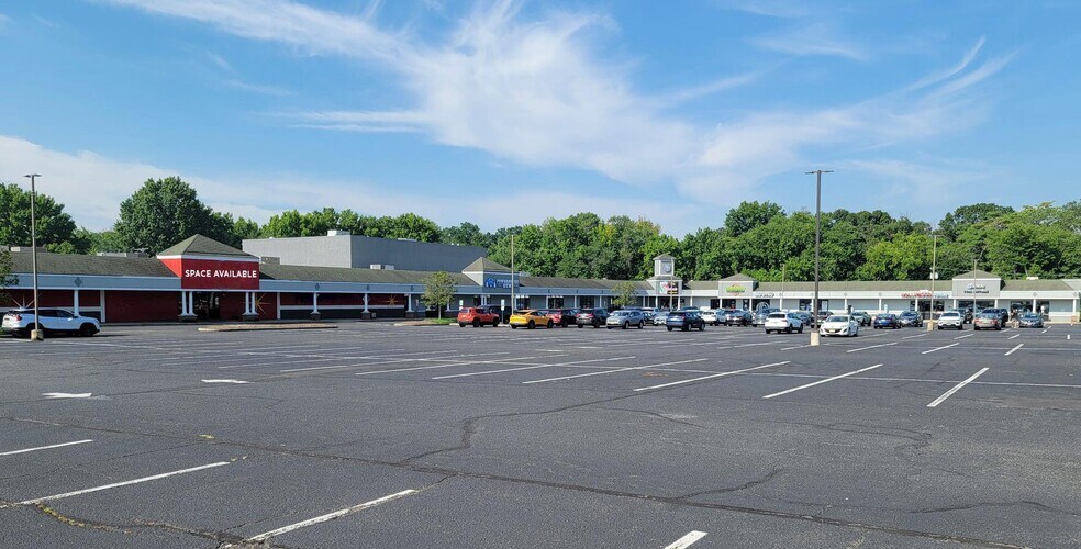 1400 State Route 36, Hazlet, NJ à louer - Photo du bâtiment - Image 1 de 5