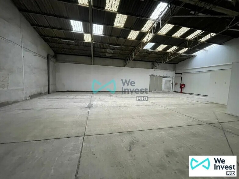 Retail in Reims for lease - Interior Photo - Image 3 of 10