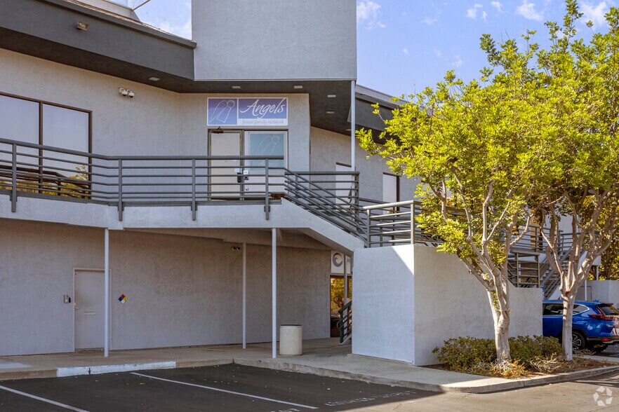 9295 Farnham St, San Diego, CA à louer - Photo du bâtiment - Image 3 de 4