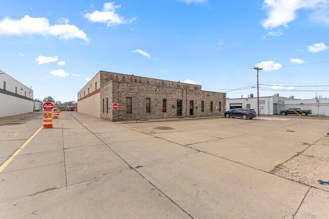 Plus de détails pour 32639-32645 Industrial Rd, Garden City, MI - Industriel à vendre