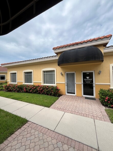3380 Woods Edge Cir, Bonita Springs, FL for sale - Building Photo - Image 3 of 3