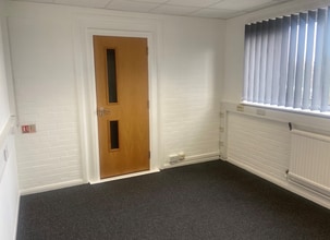 Courtlands Rd, Eastbourne for lease Interior Photo- Image 2 of 4