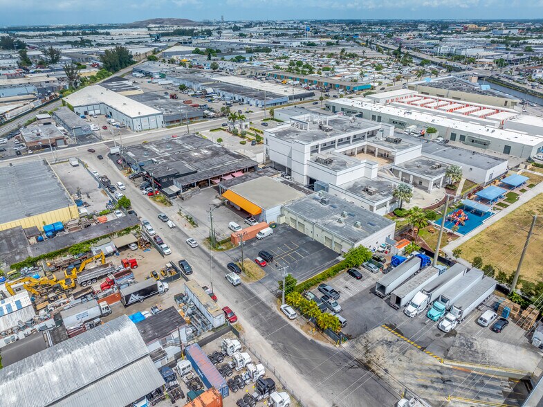 7185-7165 NW 77TH ter, Medley, FL à vendre - Photo du bâtiment - Image 2 de 34