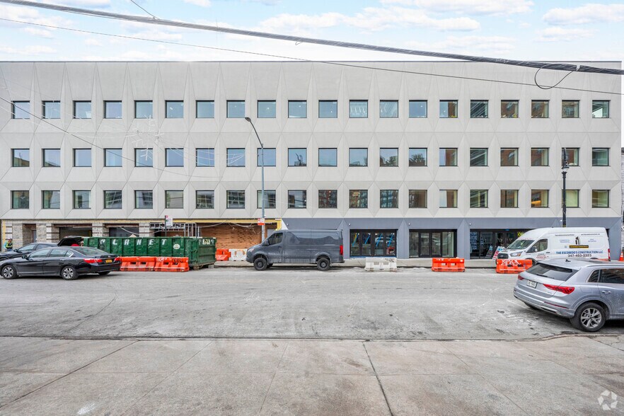 6920-6930 Austin St, Forest Hills, NY à louer - Photo du bâtiment - Image 2 de 4