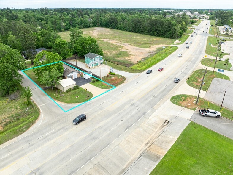 10192 FM 1097 Rd W, Willis, TX à vendre - Photo du bâtiment - Image 2 de 5