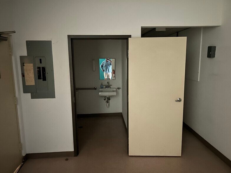 306 Patrick Street Plz, Charleston, WV à louer - Photo du bâtiment - Image 3 de 3