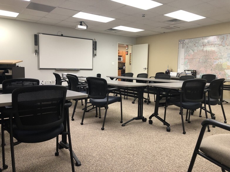 1500-1506 Walnut St, Philadelphia, PA for lease - Interior Photo - Image 2 of 40